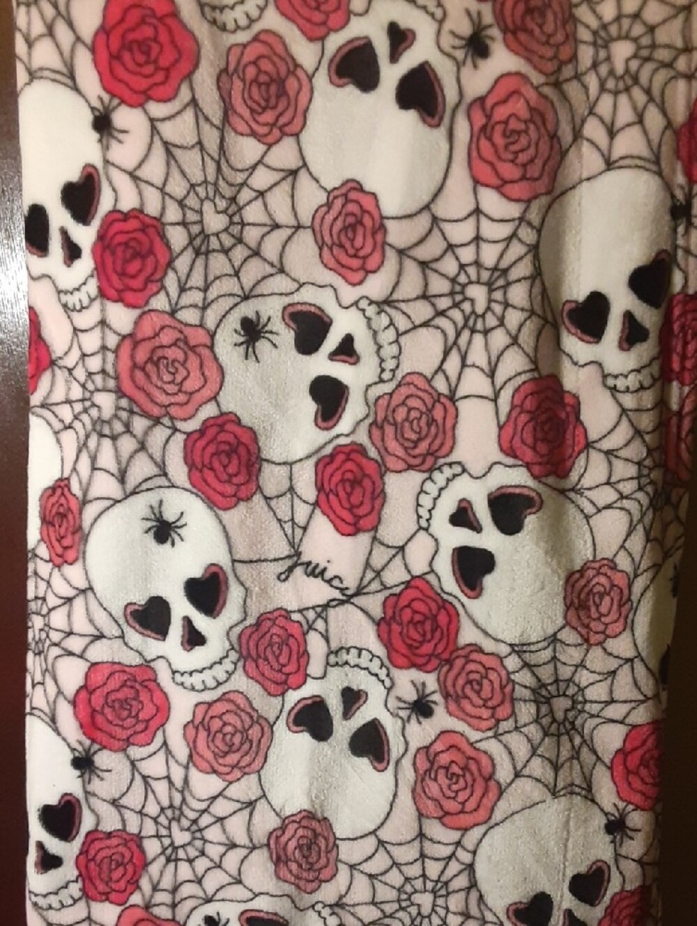 Pink Juicy Couture Plush Blanket with white Skulls & Pink Roses - Picture 3 of 8
